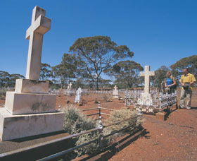 Old Pioneer Cemetery Coolgardie - Restaurant Gold Coast 0
