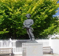 Alexander Cameron Statue - Restaurant Gold Coast
