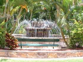 Bauer And Wiles Memorial Fountain - Restaurant Gold Coast 0
