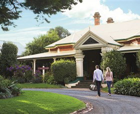 Historical Walk Through Russell Street - Restaurant Gold Coast 0