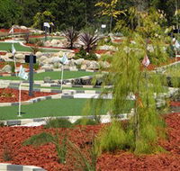 18 Hole Mini Golf - Club Husky - Restaurant Gold Coast