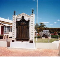 Gayndah War Memorial - Restaurant Gold Coast