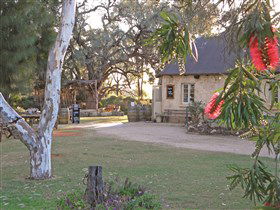 Overland Corner Hotel - Restaurant Gold Coast 1
