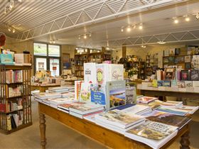 Matilda Bookshop - Restaurant Gold Coast 3