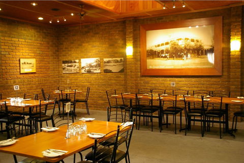 Crown Hotel Wentworth - Restaurant Gold Coast 4