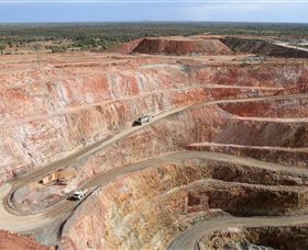 Fort Bourke Hill Lookout And Open Cut Mine - Restaurant Gold Coast 0
