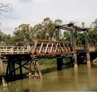 Swan Hill - Murray River Road Bridge - Restaurant Gold Coast