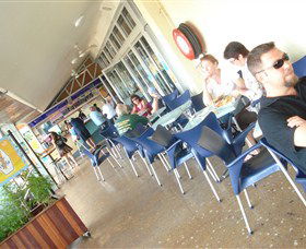 Beachfront Hotel - Restaurant Gold Coast 3
