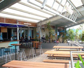 Beachfront Hotel - Restaurant Gold Coast 1