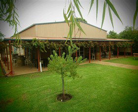 Red Earth Estate Vineyard - Restaurant Gold Coast 2