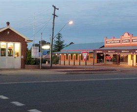Up-To-Date Store Cultural And Learning Precinct - Restaurant Gold Coast 4