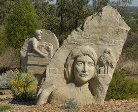 Heritage Sculptures At Pensioners Hill Lookout - Restaurant Gold Coast 0