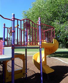 Fadden Pines Playground - Restaurant Gold Coast 2