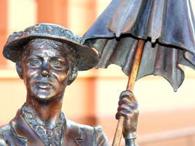 Mary Poppins Statue - Restaurant Gold Coast 0