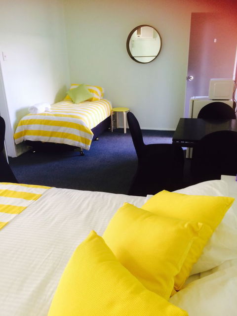 Town House Motor Inn - Restaurant Gold Coast 2