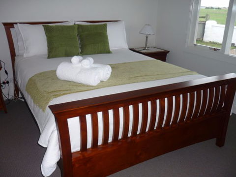Calgary Accommodation & Killara Accommodation - Restaurant Gold Coast 0
