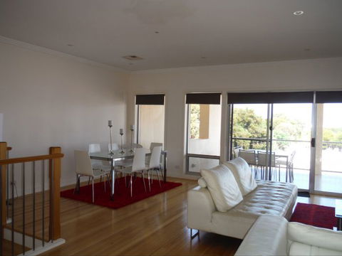 Avalon A - Restaurant Gold Coast 1