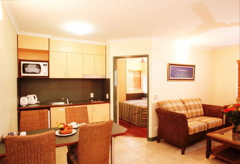 Bay Village Tropical Retreat - Restaurant Gold Coast 1
