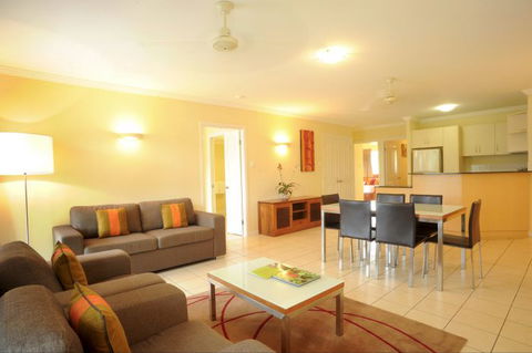 Bay Village Tropical Retreat - Restaurant Gold Coast 2