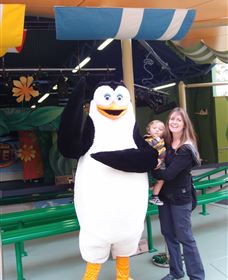 At Theme Park Central Holiday House - Restaurant Gold Coast 1