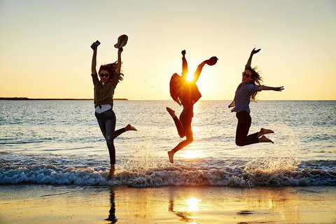 4-Day Coastal Loop Via Monkey Mia Wild Dolphins Kalbarri Pinnacles Perth Return - Restaurant Gold Coast 5