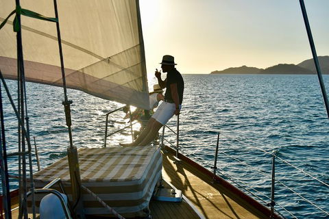 Magnetic Island Twilight Sailing Cruise - Restaurant Gold Coast 0