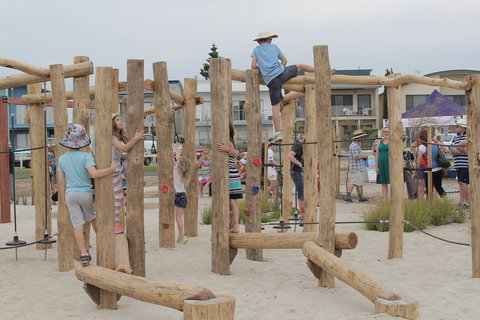 Bristow Smith Reserve Nature Playspace - Restaurant Gold Coast 0