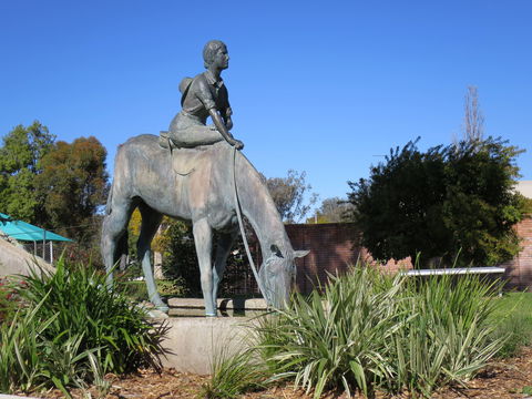 Dorothea Mackellar Memorial Statue - Restaurant Gold Coast 0