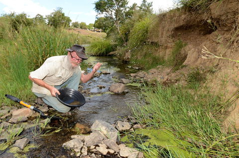 Gold Panning, Deep Creek - Restaurant Gold Coast 0