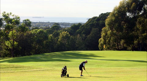 The Vale Golf Course - Restaurant Gold Coast 1