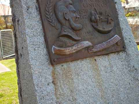 Thunderbolt's Statue And Constable Walker Memorial - Restaurant Gold Coast 1