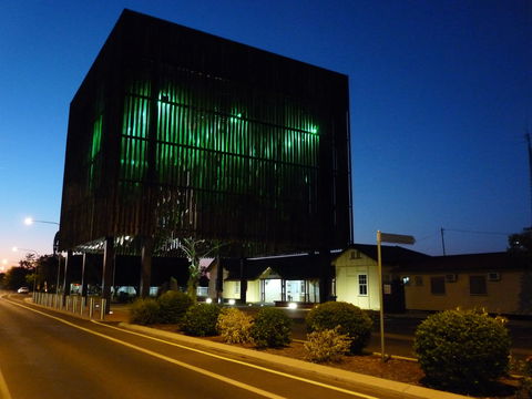 Tree Of Knowledge Memorial - Restaurant Gold Coast 0