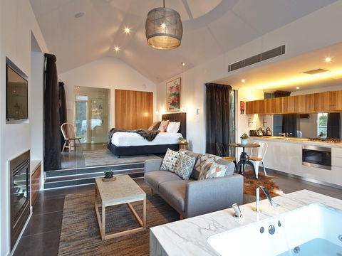 Hepburn Bathhouse & Spa - Restaurant Gold Coast 1