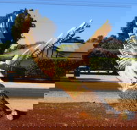 Loxton Tree sculptures - Restaurant Gold Coast