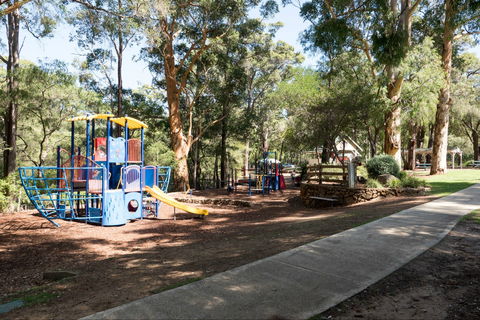Vasse River And Rotary Park - Restaurant Gold Coast 0
