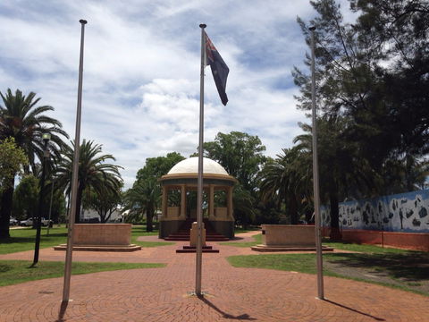 Kingaroy Memorial Park - Restaurant Gold Coast 0