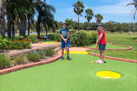 Port Macquarie Driving Range And Mini Golf - Restaurant Gold Coast 2