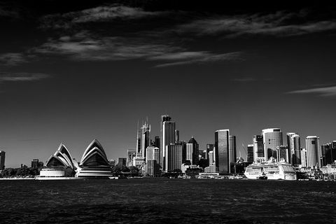 REGAL - Luxury Airport Round Trip, Bespoke Premium Transfer And Tours - Restaurant Gold Coast 1