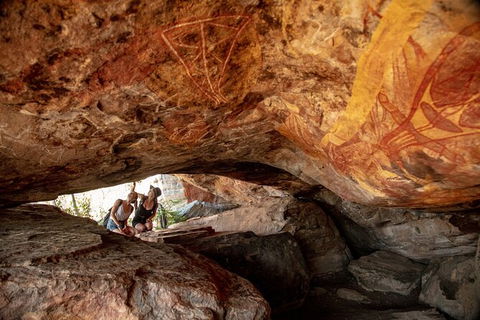 Arnhem Land Injalak Hill Full-Day Tour From Jabiru - Restaurant Gold Coast 1