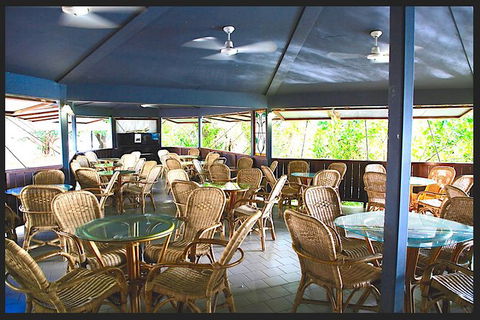 Pathfinder Jumping Crocodile Cruise Shuttle Bus - Restaurant Gold Coast 2