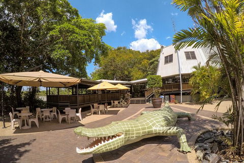 Adelaide River Queen Cruise Shuttle Bus - Restaurant Gold Coast 1