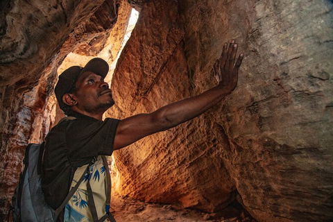 Arnhem Land Injalak Hill Full-Day Tour From Darwin - Restaurant Gold Coast 12