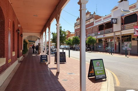 Full-Day Tour Of Wave Rock And York With Lunch - Restaurant Gold Coast 2