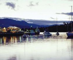 Waterfront Hotel - Restaurant Gold Coast 1