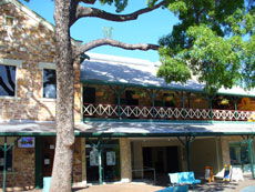 Victoria Hotel - Restaurant Gold Coast 2