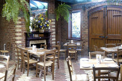 Leinster Arms Hotel - Restaurant Gold Coast 2