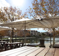 The Royal On The Waterfront - Restaurant Gold Coast