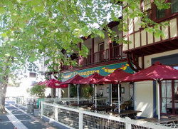 Flanagans Border Inn Hotel - Restaurant Gold Coast 0