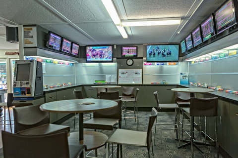 Lake Conjola Bowling Club - Restaurant Gold Coast 4