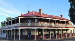 Brookton Club Hotel - Restaurant Gold Coast 0